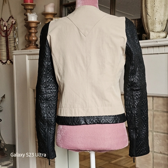 Danier leather jacket, size extra small. - Picture 2 of 7